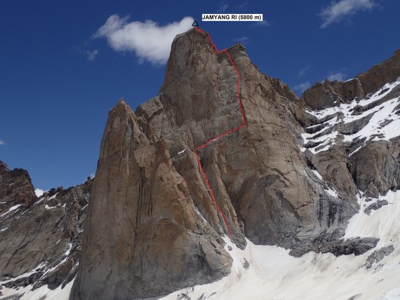 Vris smeri »Čunka« v zahodni steni Jamyang Ri (5800 m)